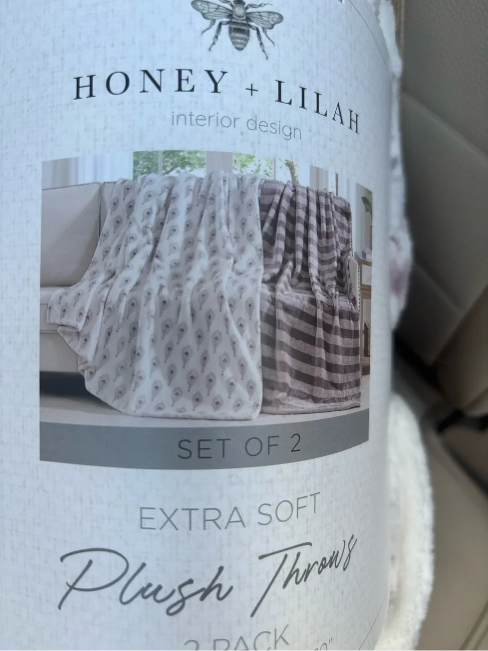 NWT Extra Soft Luxury Plush Throw Set in Cream and Brown (2-Pack) Honey + Lilah